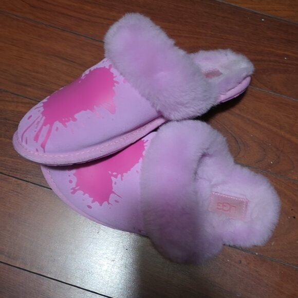 Ugg slippers - Picture 1 of 3
